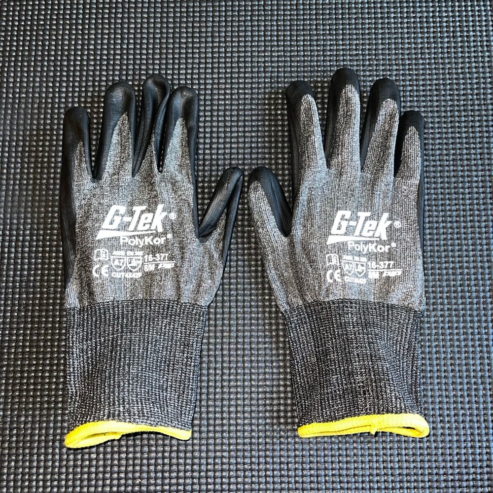 3 PAIRS of Outdoor gloves